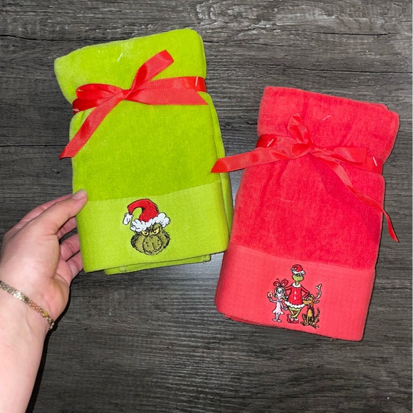 ♥️🎄 THE GRINCH EMBROIDERED HAND TOWELS 🎄♥️ - Picture 6 of 6